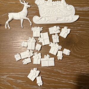 IOD resin appliqués “Santa’s Sleigh”